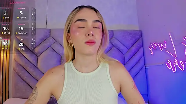 Lucy Vega online show from 12-24-24, 11:17