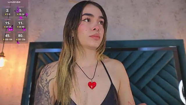 Lucy Vega online show from 10-07-25, 03:47