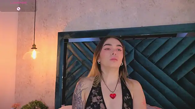 Lucy Vega online show from 10-08-25, 04:43