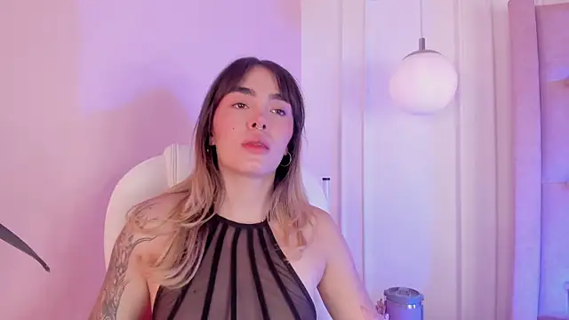 Lucy Vega online show from 11-19-25, 04:45