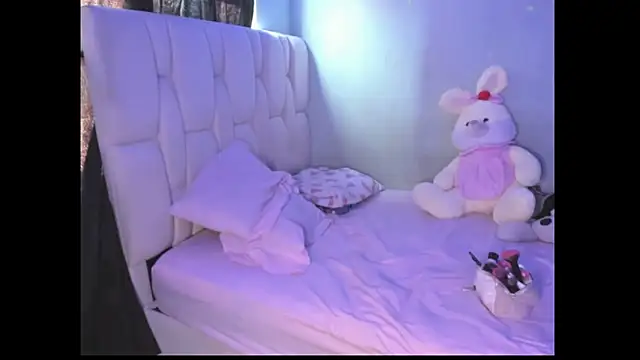 Snapshot of KittyKlum chatting on 03-21-25, 07:35 KittyKlum online show from 03-21-25, 07:35