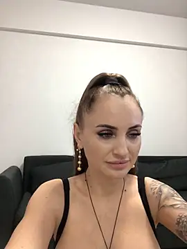 Snapshot of madonnaaaa chatting on 11-24-25, 06:29 madonnaaaa online show from 11-24-25, 06:29