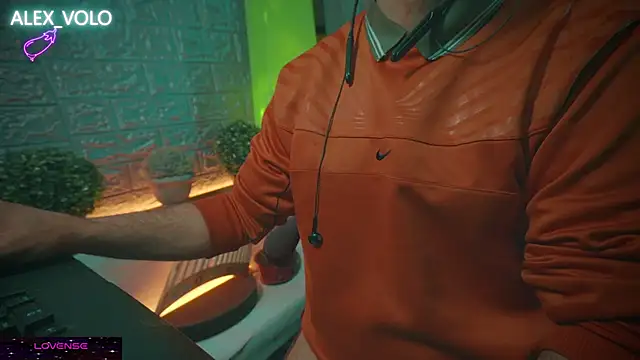 Snapshot of alex-volo chatting on 01-16-25, 01:14 alex-volo online show from 01-16-25, 01:14