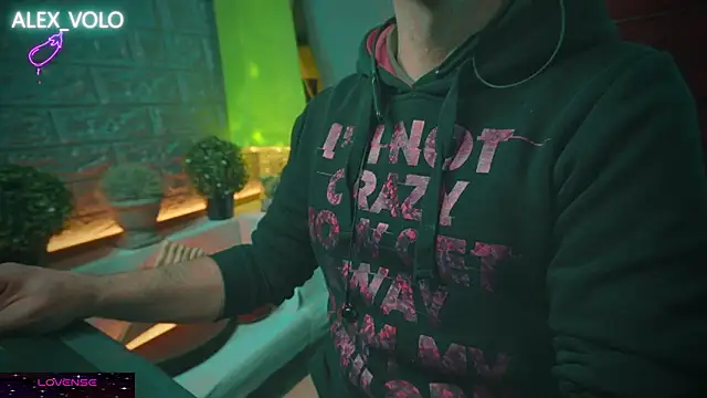 Snapshot of alex-volo chatting on 01-18-25, 04:21 alex-volo online show from 01-18-25, 04:21