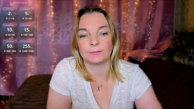 Snapshot of Regina__blue chatting on 01-14-25, 07:32 Regina blue online show from 01-14-25, 07:32