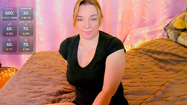 Snapshot of Regina__blue chatting on 01-28-25, 08:15 Regina blue online show from 01-28-25, 08:15