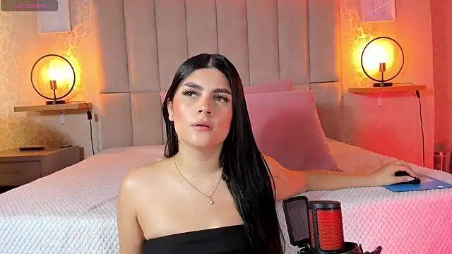 Amy-Saenz online show from 10-25-25, 04:13