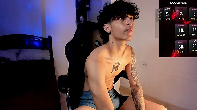 Snapshot of Snakebutterfly chatting on 03-06-25, 12:43 Snakebutterfly online show from 03-06-25, 12:43