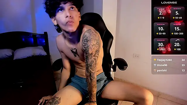 Snapshot of Snakebutterfly chatting on 03-06-25, 05:24 Snakebutterfly online show from 03-06-25, 05:24