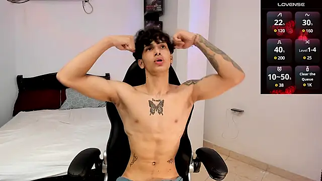 Snapshot of Snakebutterfly chatting on 03-11-25, 06:32 Snakebutterfly online show from 03-11-25, 06:32