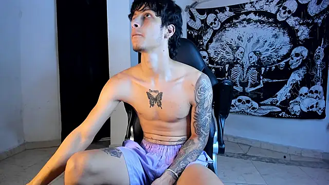 Snapshot of Snakebutterfly chatting on 02-23-26, 07:06 Snakebutterfly online show from 02-23-26, 07:06