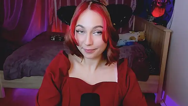 Snapshot of Carolina_Leep chatting on 12-10-24, 02:05 Carolina Leep online show from 12-10-24, 02:05