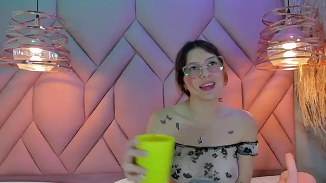 Snapshot of AngelaaCute_ chatting on 12-14-24, 03:36 AngelaaCute online show from 12-14-24, 03:36