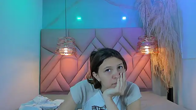 Snapshot of AngelaaCute_ chatting on 12-21-24, 12:16 AngelaaCute online show from 12-21-24, 12:16
