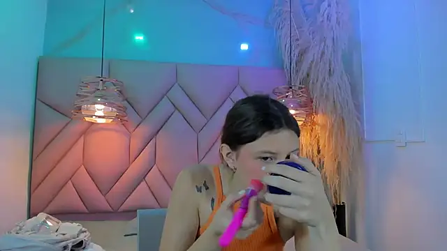 Snapshot of AngelaaCute_ chatting on 12-23-24, 12:08 AngelaaCute online show from 12-23-24, 12:08