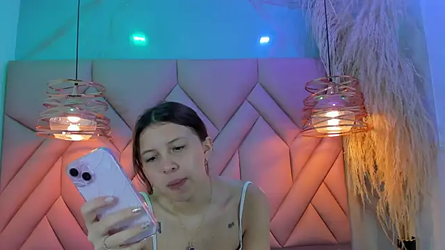 Snapshot of AngelaaCute_ chatting on 12-24-24, 12:22 AngelaaCute online show from 12-24-24, 12:22