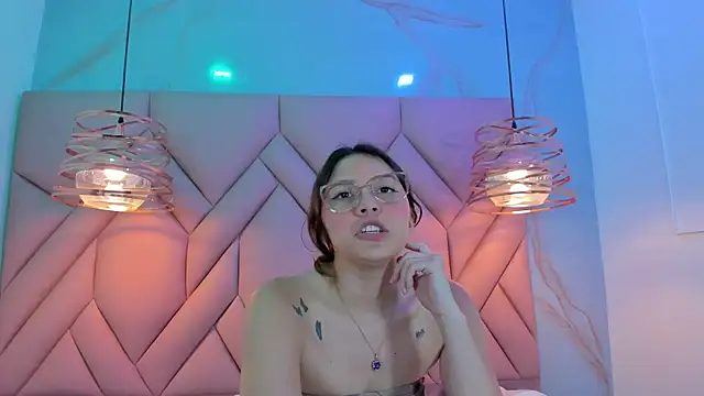 Snapshot of AngelaaCute_ chatting on 01-21-25, 12:07 AngelaaCute online show from 01-21-25, 12:07