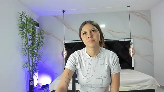 Snapshot of AngelaaCute_ chatting on 11-06-25, 12:17 AngelaaCute online show from 11-06-25, 12:17