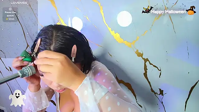 Lizz Tender online show from 10-31-25, 01:01