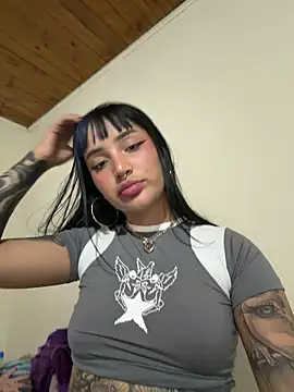Sweet-bunny1 online show from 04-26-26, 01:47