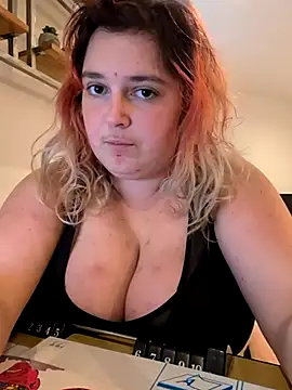 Snapshot of LadyRochester chatting on 09-13-25, 01:11 LadyRochester online show from 09-13-25, 01:11