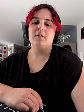 Snapshot of LadyRochester chatting on 09-26-25, 01:15 LadyRochester online show from 09-26-25, 01:15