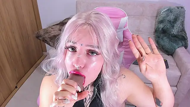 Snapshot of annika_taylor chatting on 12-24-24, 03:16 annika taylor online show from 12-24-24, 03:16