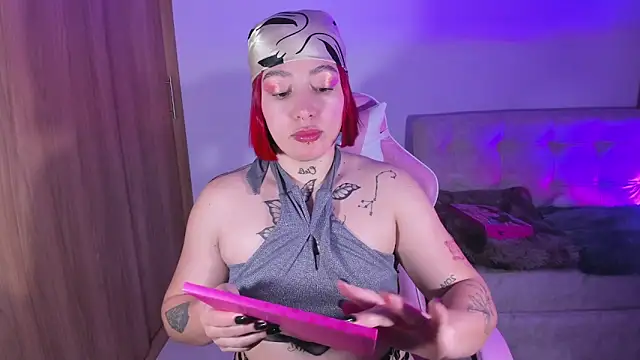 Snapshot of annika_taylor chatting on 02-27-25, 12:10 annika taylor online show from 02-27-25, 12:10