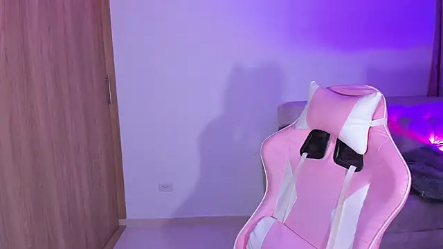 Snapshot of annika_taylor chatting on 03-07-25, 11:38 annika taylor online show from 03-07-25, 11:38