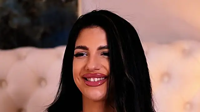 Snapshot of RaisaKali chatting on 02-14-25, 11:20 RaisaKali online show from 02-14-25, 11:20