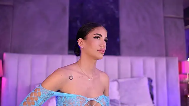 Snapshot of RaisaKali chatting on 10-25-25, 04:02 RaisaKali online show from 10-25-25, 04:02