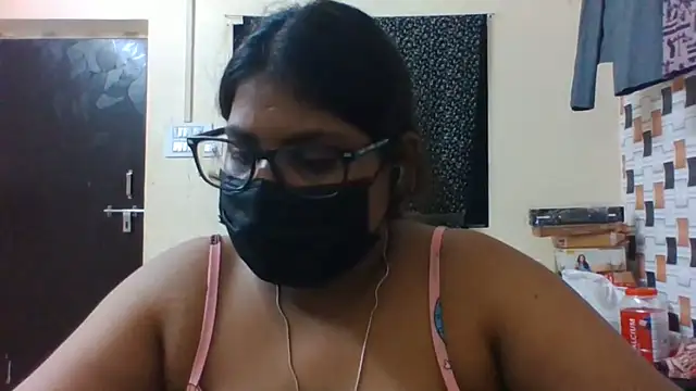Snapshot of Hotmilfxox chatting on 06-03-26, 02:33 Hotmilfxox online show from 06-03-26, 02:33