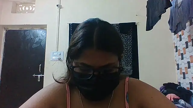 Snapshot of Hotmilfxox chatting on 06-21-26, 07:11 Hotmilfxox online show from 06-21-26, 07:11