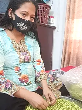 Snapshot of Desi_Best_Anal chatting on 02-19-25, 08:33 Desi Best Anal online show from 02-19-25, 08:33