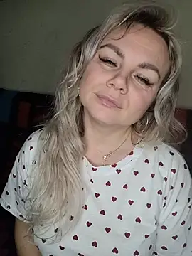 candy queeen online show from 11-22-25, 06:12