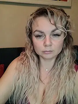 candy queeen online show from 11-28-25, 03:14