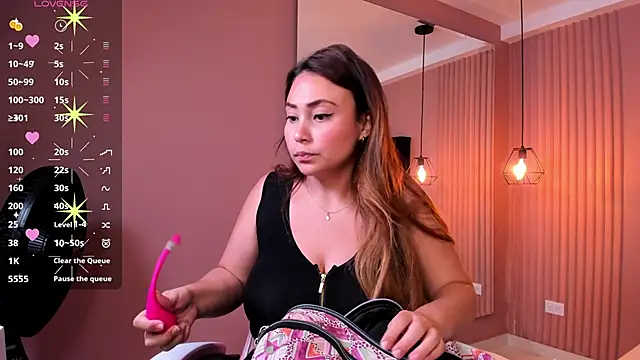 dulce santamaria online show from 12-19-24, 09:38