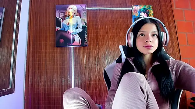 Snapshot of Zoee_babygirl chatting on 02-17-26, 04:35 Zoee babygirl online show from 02-17-26, 04:35