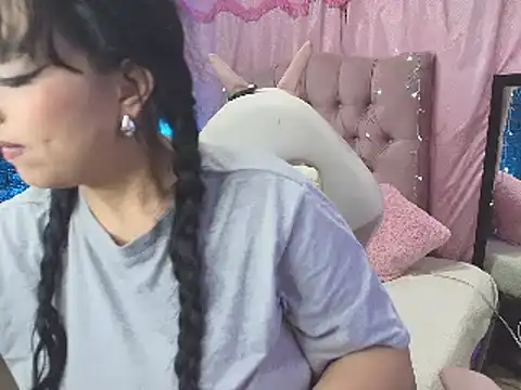 Snapshot of loren_tits24 chatting on 02-04-25, 08:49 loren tits24 online show from 02-04-25, 08:49