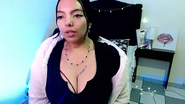 Snapshot of loren_tits24 chatting on 06-17-26, 06:42 loren tits24 online show from 06-17-26, 06:42