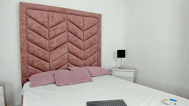 AnnyCherry  online show from 04-17-26, 06:11