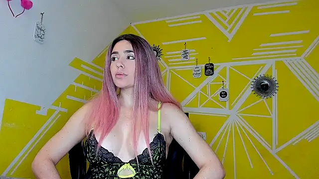 Snapshot of Nikolle_Rouss chatting on 10-23-25, 09:35 Nikolle Rouss online show from 10-23-25, 09:35