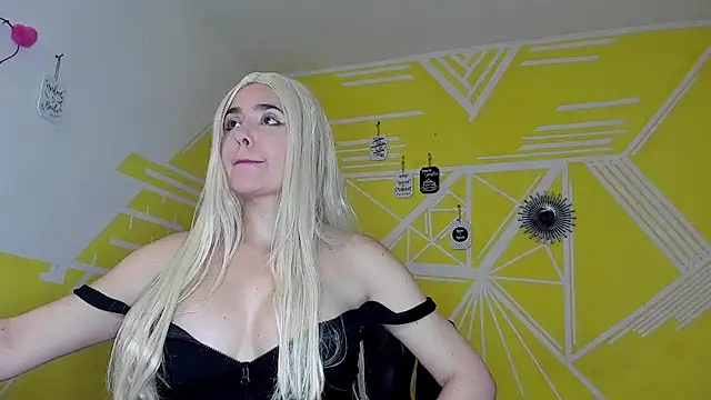 Snapshot of Nikolle_Rouss chatting on 10-31-25, 04:35 Nikolle Rouss online show from 10-31-25, 04:35