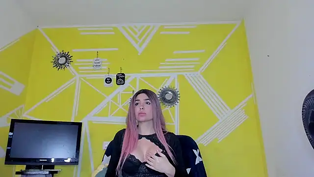 Snapshot of Nikolle_Rouss chatting on 11-28-25, 09:50 Nikolle Rouss online show from 11-28-25, 09:50