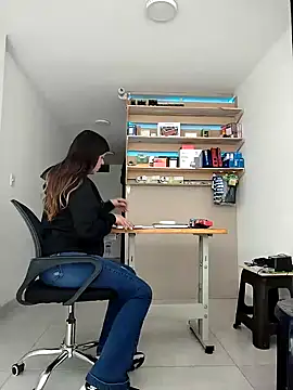 natalie cowens online show from 02-05-25, 05:20