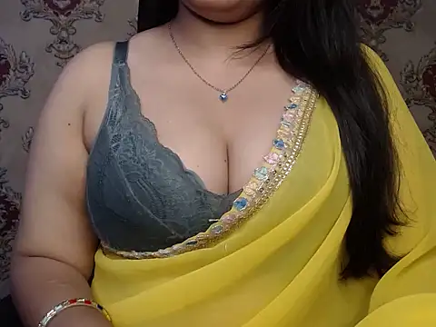 Snapshot of MiniBeast chatting on 11-17-25, 03:07 MiniBeast online show from 11-17-25, 03:07