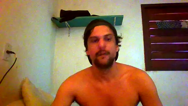 Snapshot of couplemilk chatting on 05-21-26, 04:14 couplemilk online show from 05-21-26, 04:14