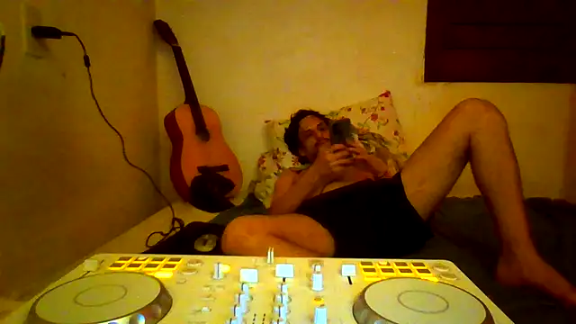 Snapshot of couplemilk chatting on 06-02-26, 02:35 couplemilk online show from 06-02-26, 02:35