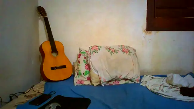 Snapshot of couplemilk chatting on 06-15-26, 09:33 couplemilk online show from 06-15-26, 09:33