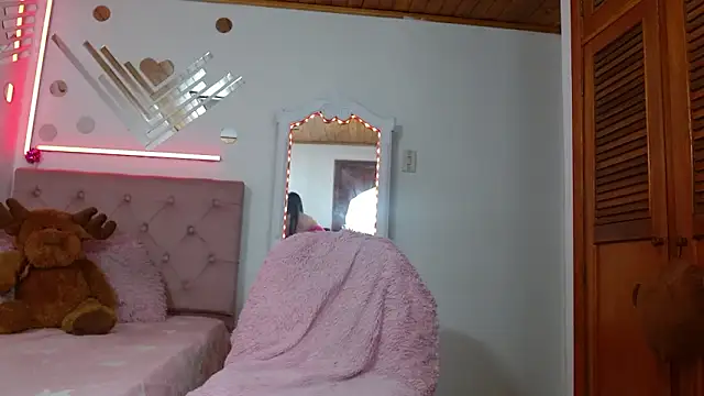 tifanny-squirt online show from 03-10-26, 04:06